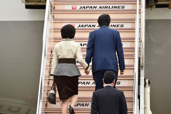  جانب من مغادرة رئيس وزراء اليابان 