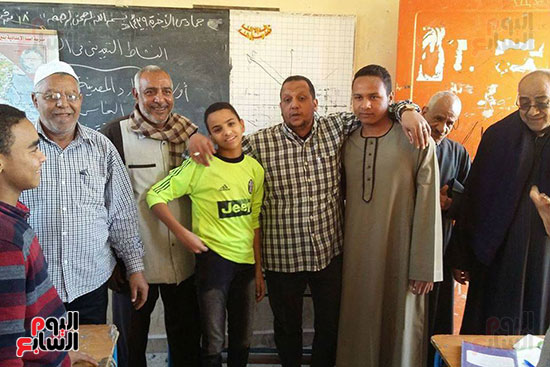 جانب من مصالحة بين مدرس وطالب فى محافظة الأقصر