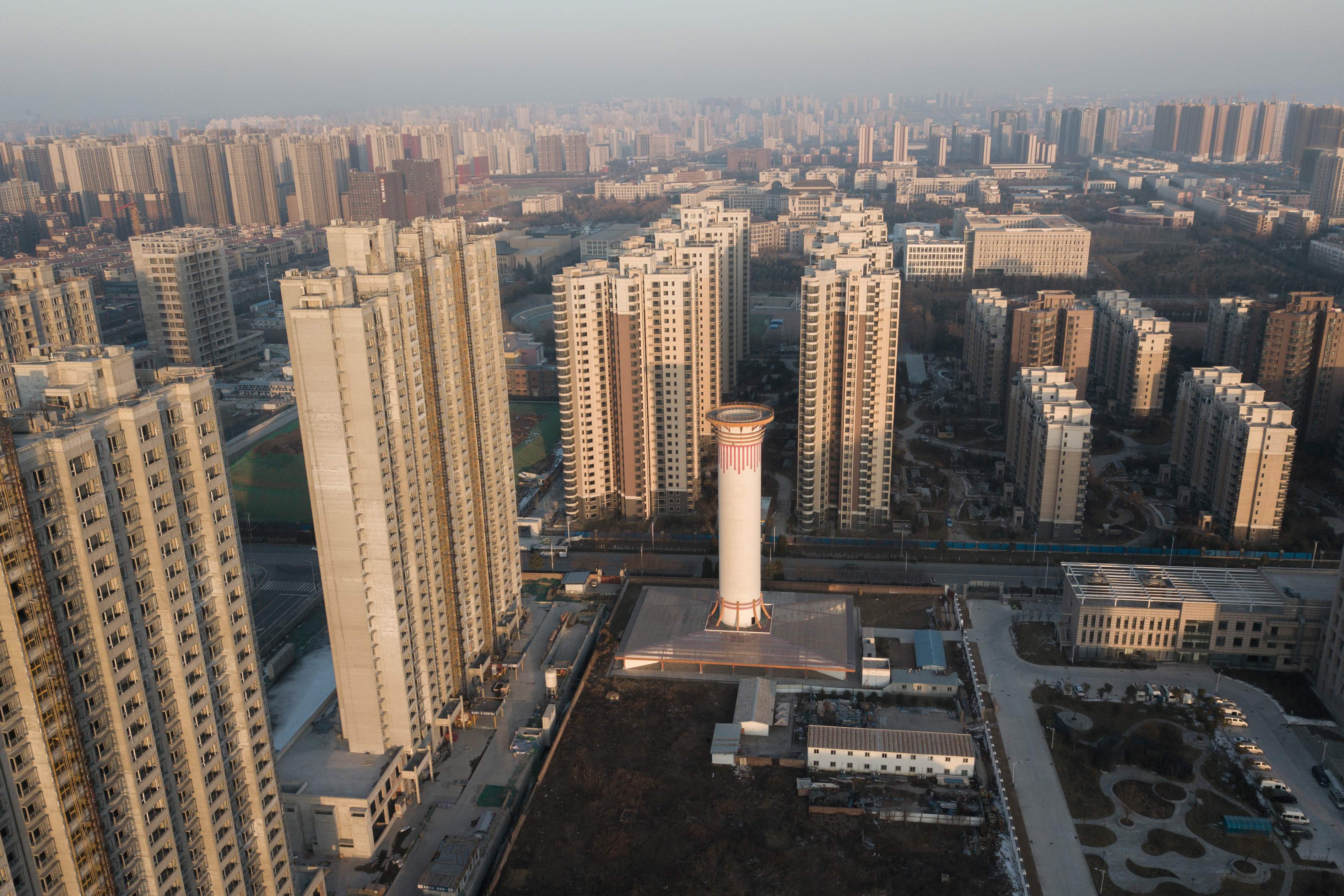 الصين تصمم أبراجًا لتنقية الهواء من الضباب الدخانى
