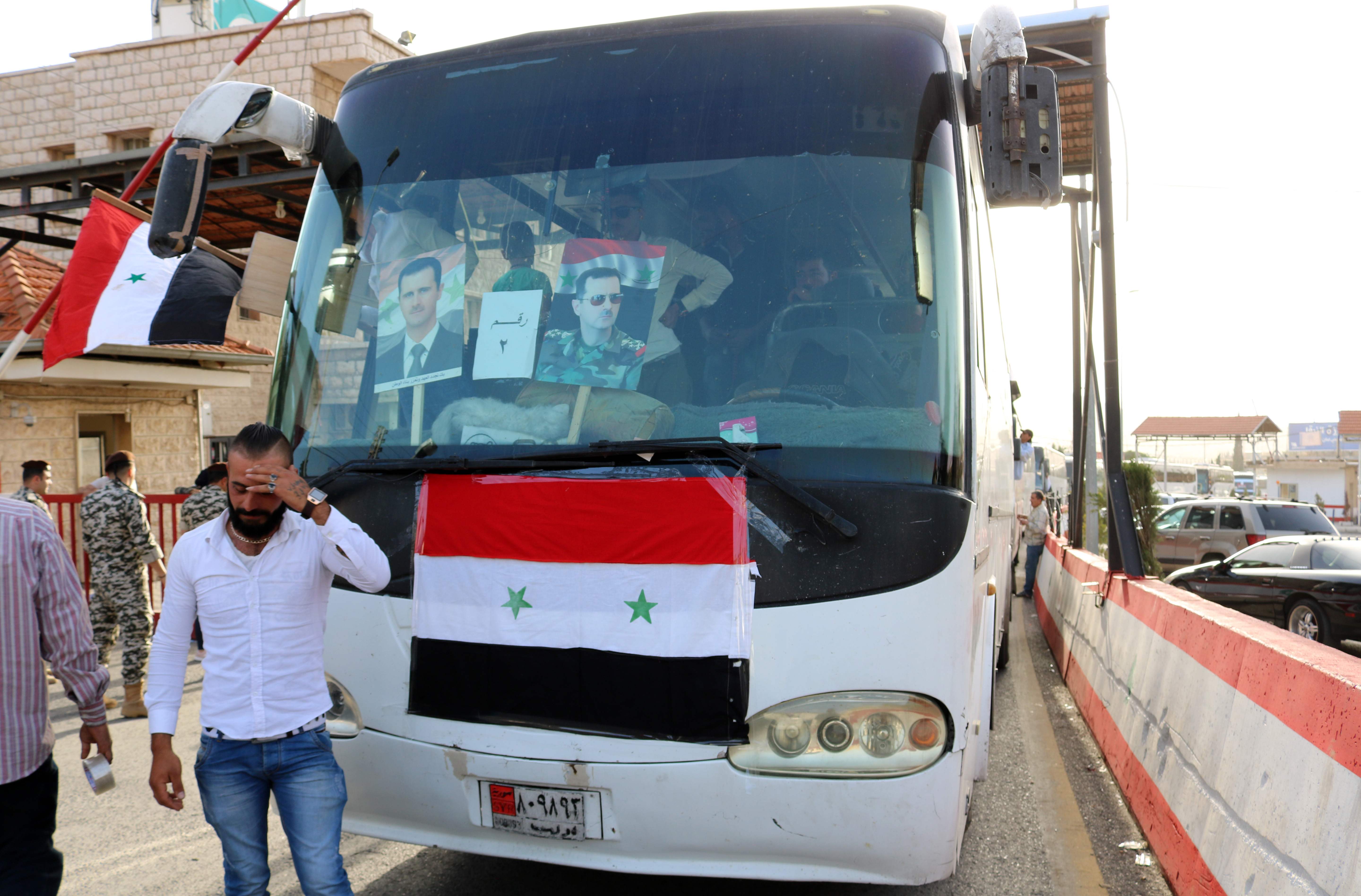 العلم السوري علي الحافلة