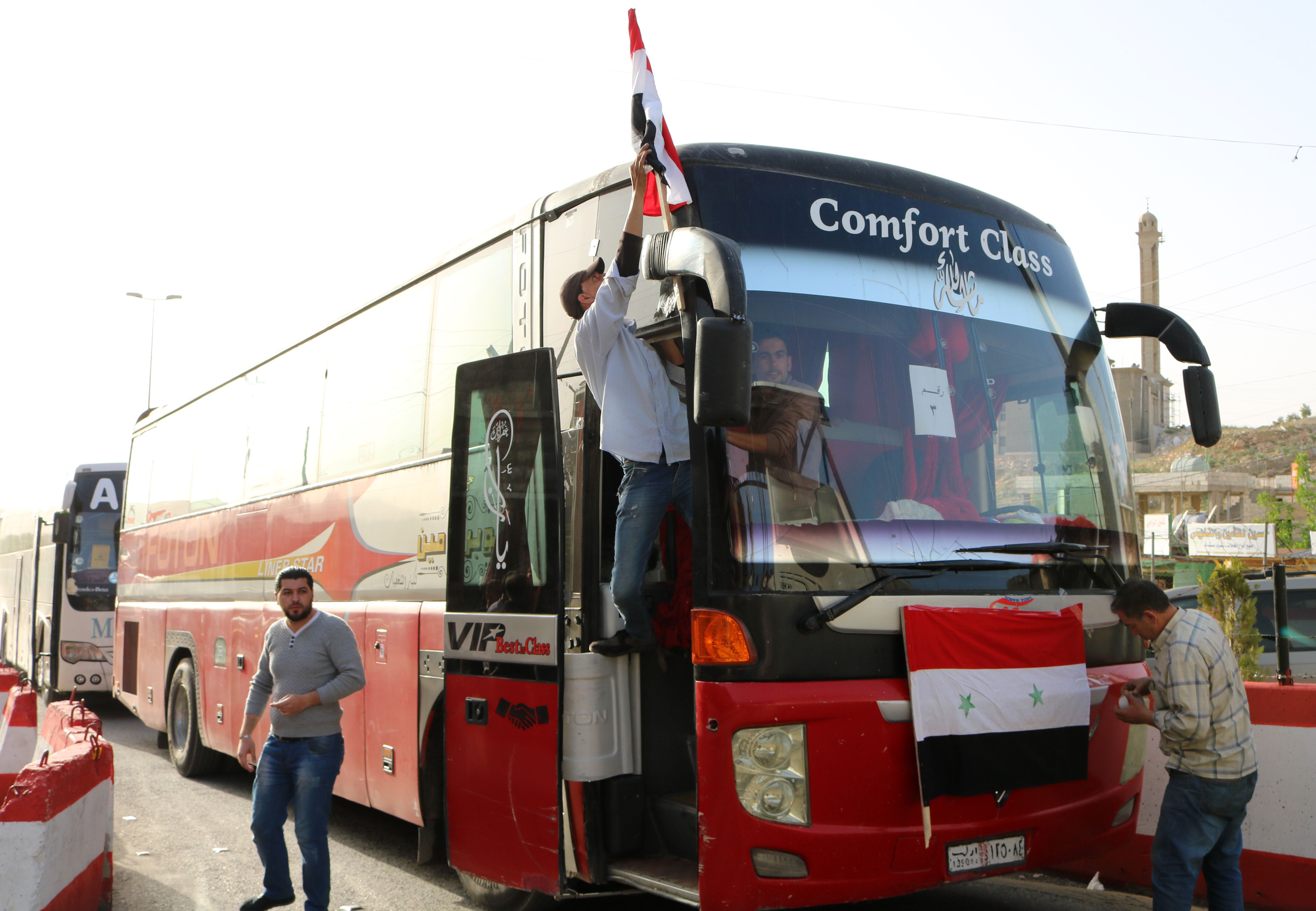 حافلات نقل السوريين