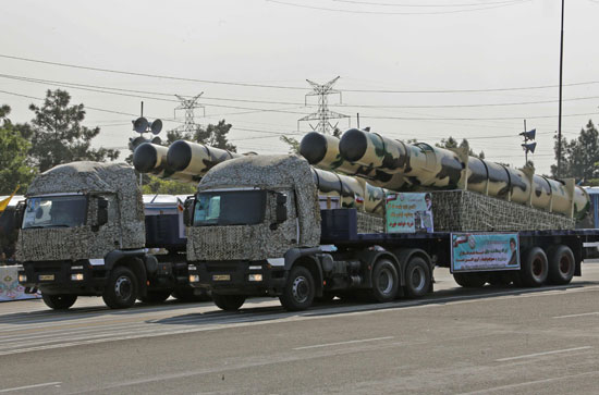 استعراض لمنظومات الدفاع الإيرانية خلال احتفالات الجيش