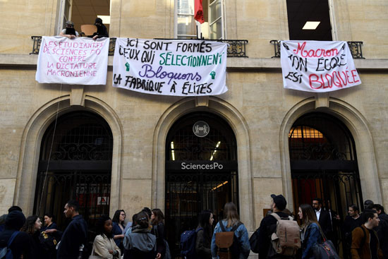 اعتصام طلابى فى جامعة فرنسية احتجاجا على اصلاحات ماكرون