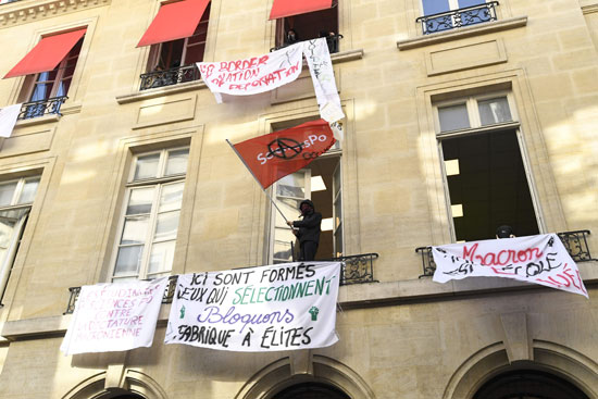 جامعة فرنسية تغلق أبوابها بسبب اعتصام طلابها