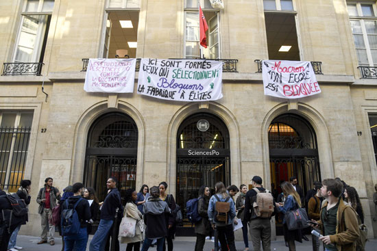 طلاب جامعة فرنسية يعتصمون احتجاجا على اصلاحات تعليمية