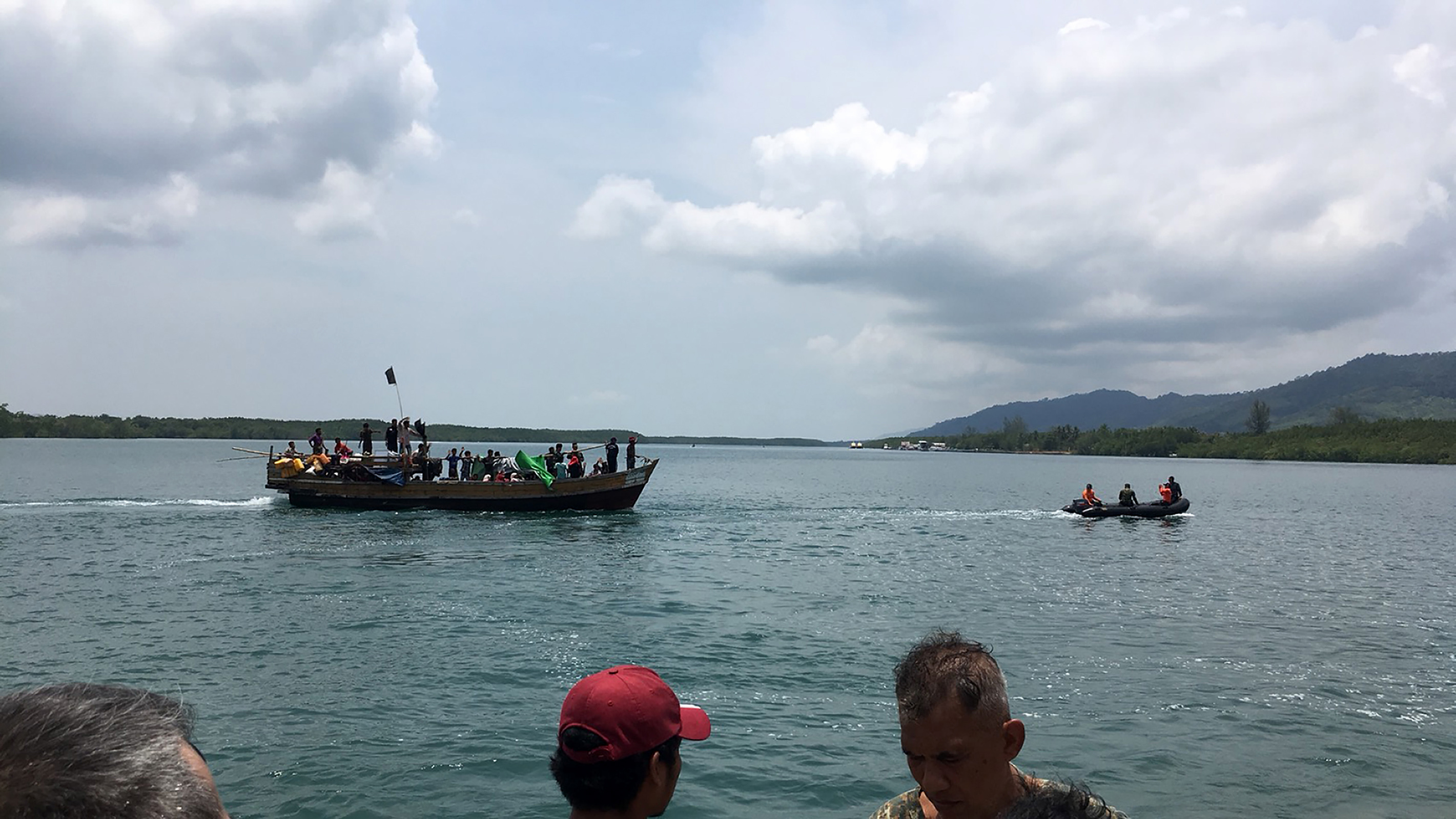 زورق اللاجئين يغادر سواحل تايلاند
