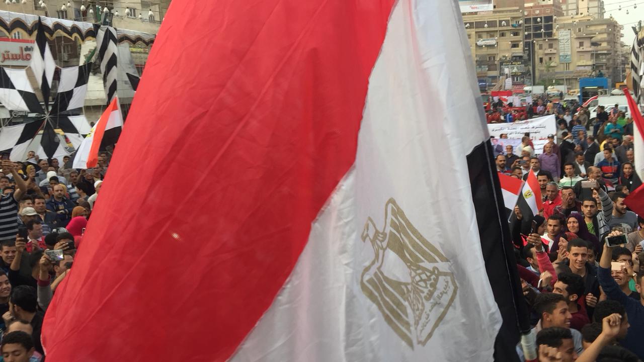أهالى الشرقية يحتشدون احتفالا بفوز السيسى بالانتخابات (5)