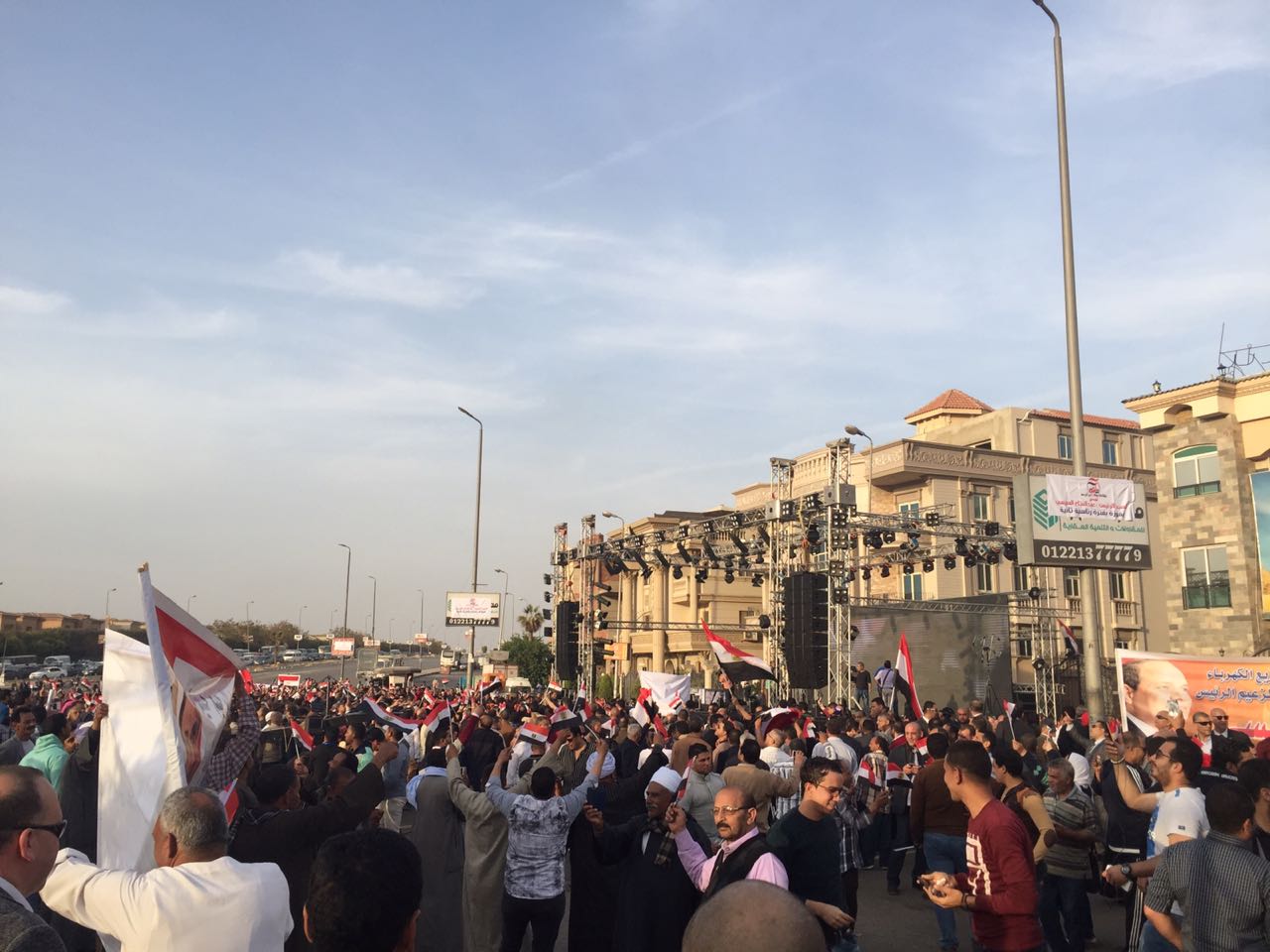 سكان التجمع يحتفلون بفوز الرئيس