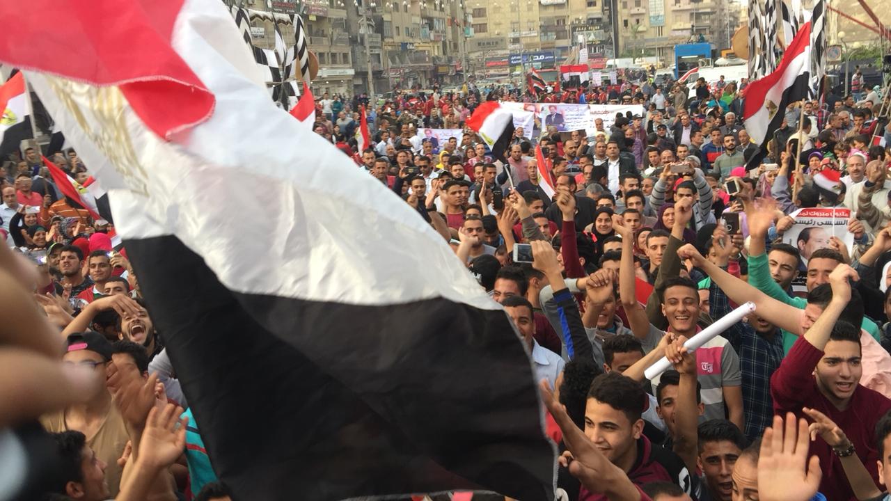 أهالى الشرقية يحتشدون احتفالا بفوز السيسى بالانتخابات (3)