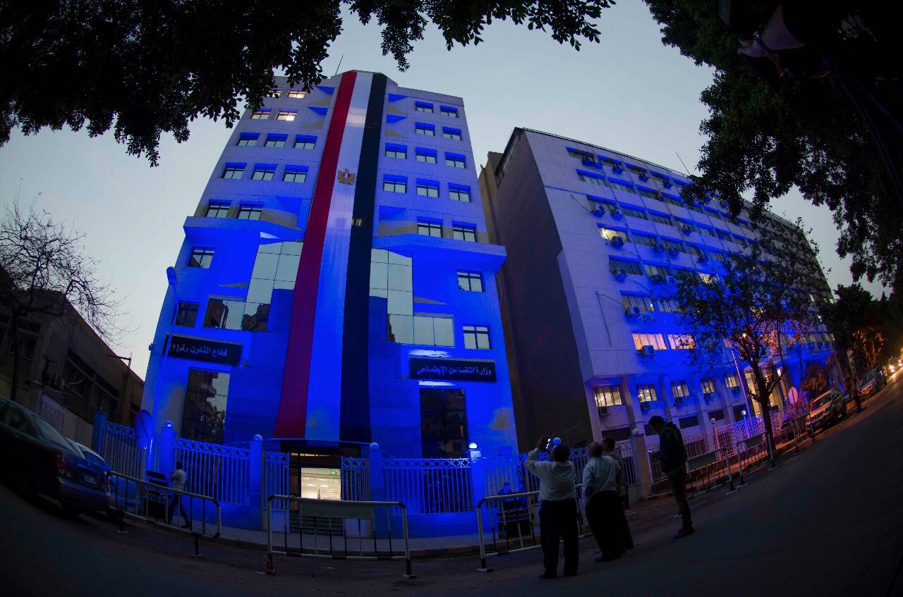 إضاءة مبنى وزارة التضامن بالأزرق تضامنًا مع مرضى التوحد (3)
