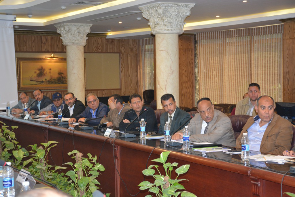 وزير البيئة خلال اجتماعه مع قيادات محافظة الغربية  (1)