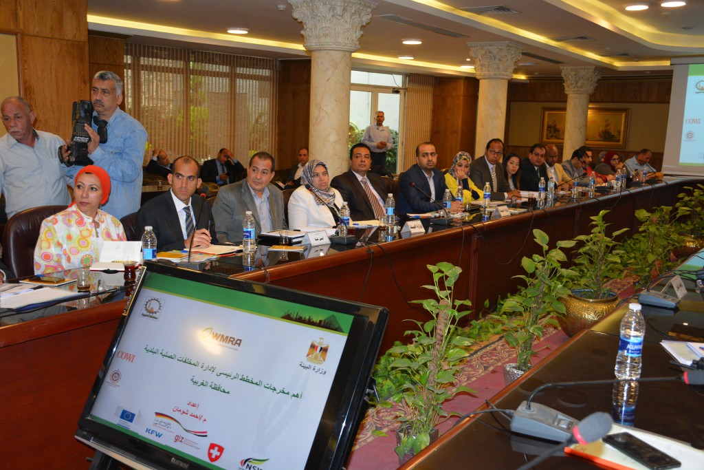 وزير البيئة خلال اجتماعه مع قيادات محافظة الغربية  (2)