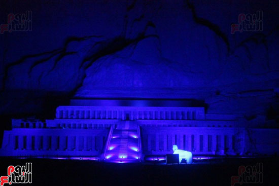إضاءة معبد الملكة حتشبسوت خلال فعاليات اليوم العالمي للتوحد