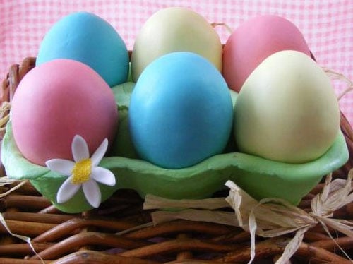 لونى البيض بالوان طبيعية