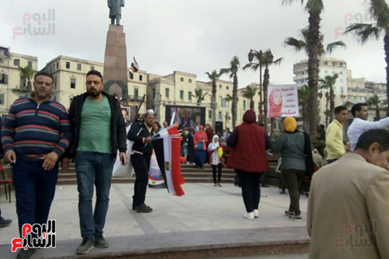 أجواء احتفالية بسموحة والورديان بالإسكندرية بعد فوز الرئيس السيسى (1)