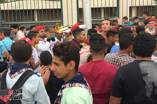 احتفالات أمام ديوان محافظة الغربية بعد إعلان فوز الرئيس السيسى (8)