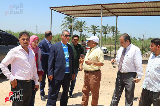إقبال من المواطنين على بيع المواد الصلبة إقبال من المواطنين على بيع المواد الصلبة