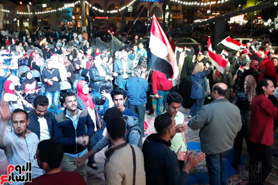 أهالي بورسعيد يحتفون بفوز الرئيس السيسي