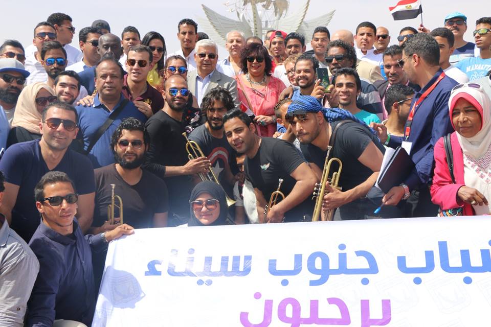 فرقة الفنون المشاركة بمسيرة السلام بشرم الشيخ