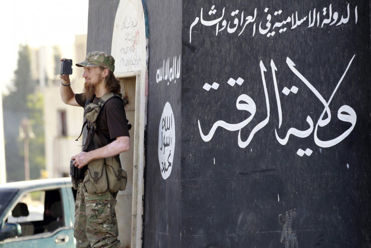 13- مقاتل اجنبى ضمن صفوف تنظيم داعش فى الرقة