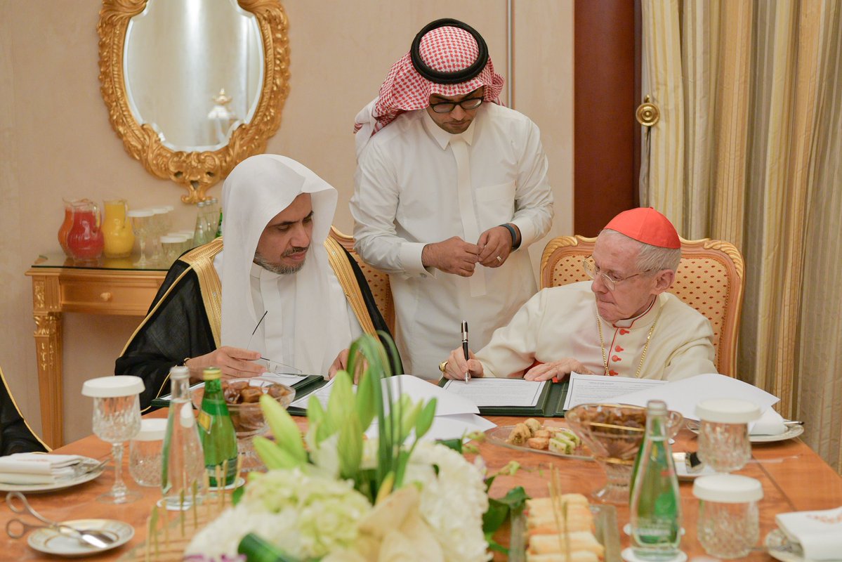 توقيع اتفاقية التفاهم بين العالم الإسلامى والفاتيكان (1)