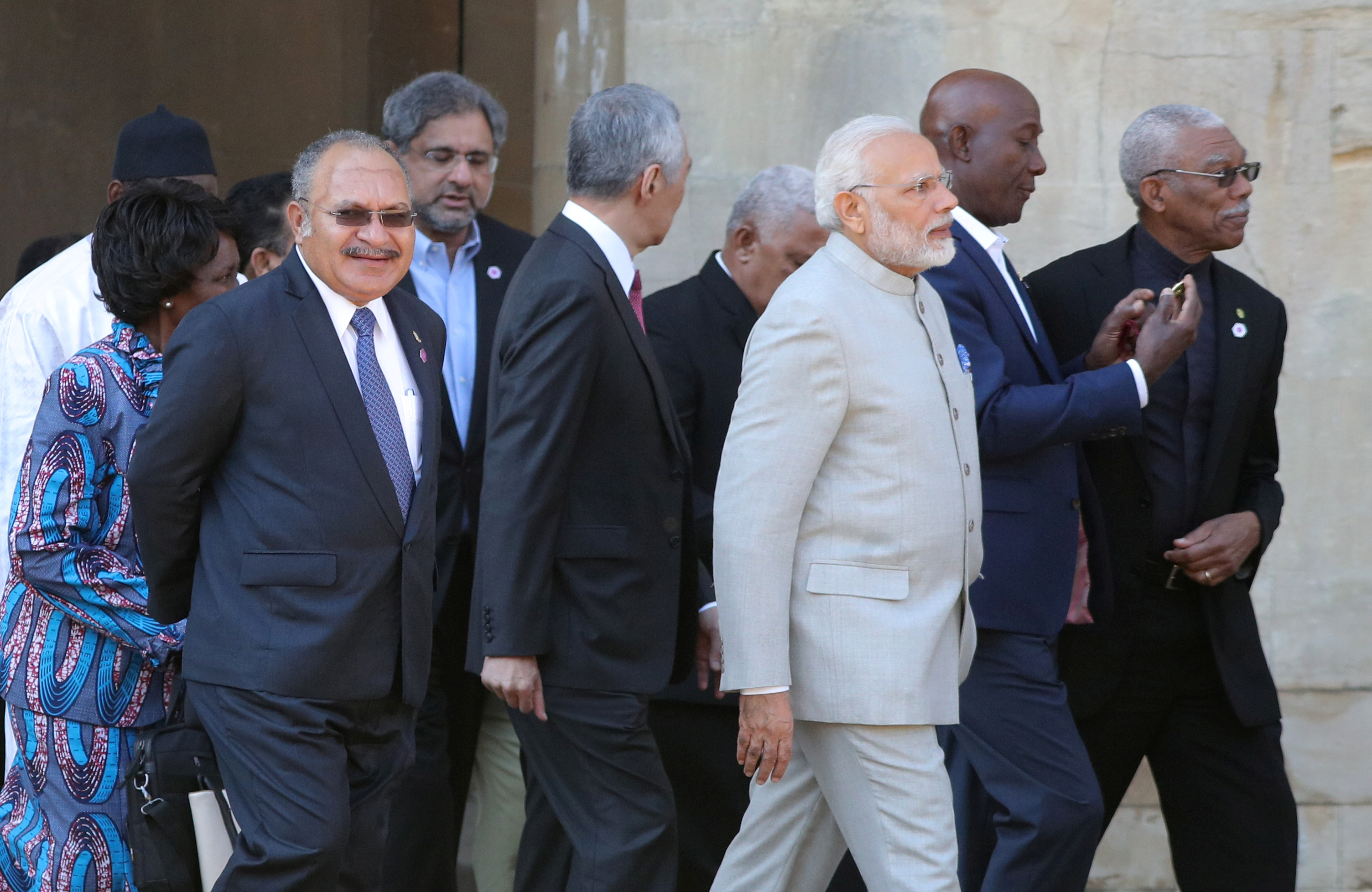 رئيس وزراء الهند بجانب الحضور