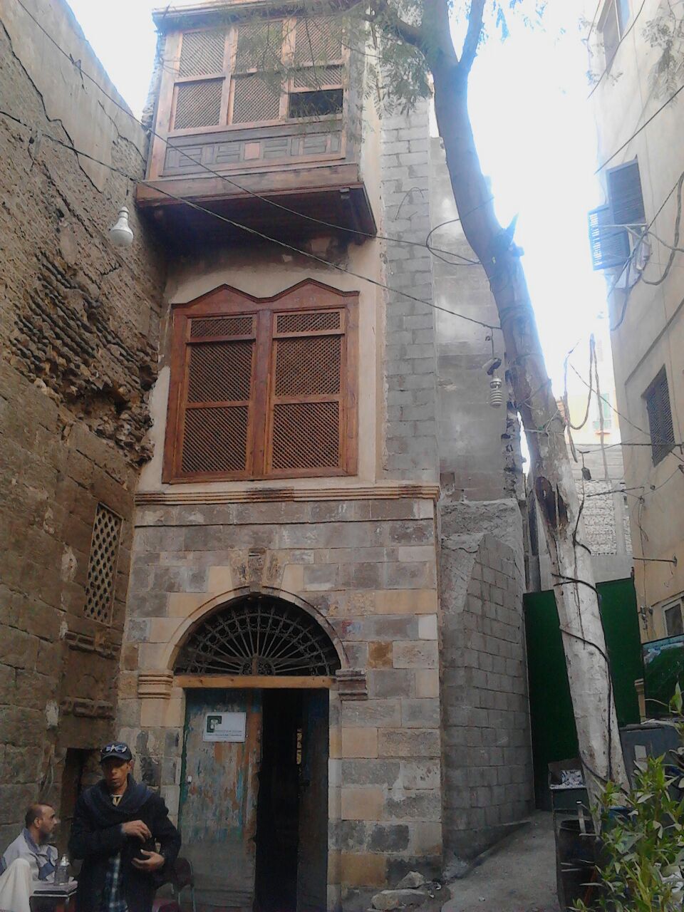 مدخل بيت يكن باشا من شارع سوق السلاح بالواجهة بعد ترميمها