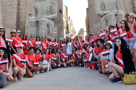             ملكات جمال السياحة والبيئة خلال زيارة معالم الأقصر الفرعونية