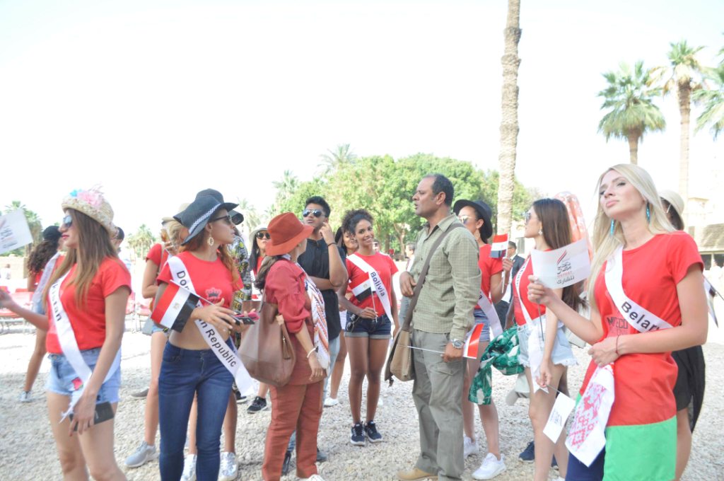 الطيب عبد الله المرشد السياحى خلال شرح المعابد للملكات