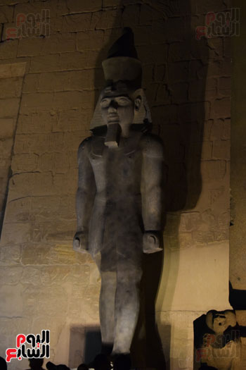 تمثال الملك رمسيس الثانى قب ازاحة الستار عنه بمعبد الاقصر