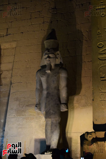 الأقصر تعيد تمثال جديد للملك رمسيس الثانى بواجهة معبد الكرنك للمرة الثانية بيوم التراث العالمي
