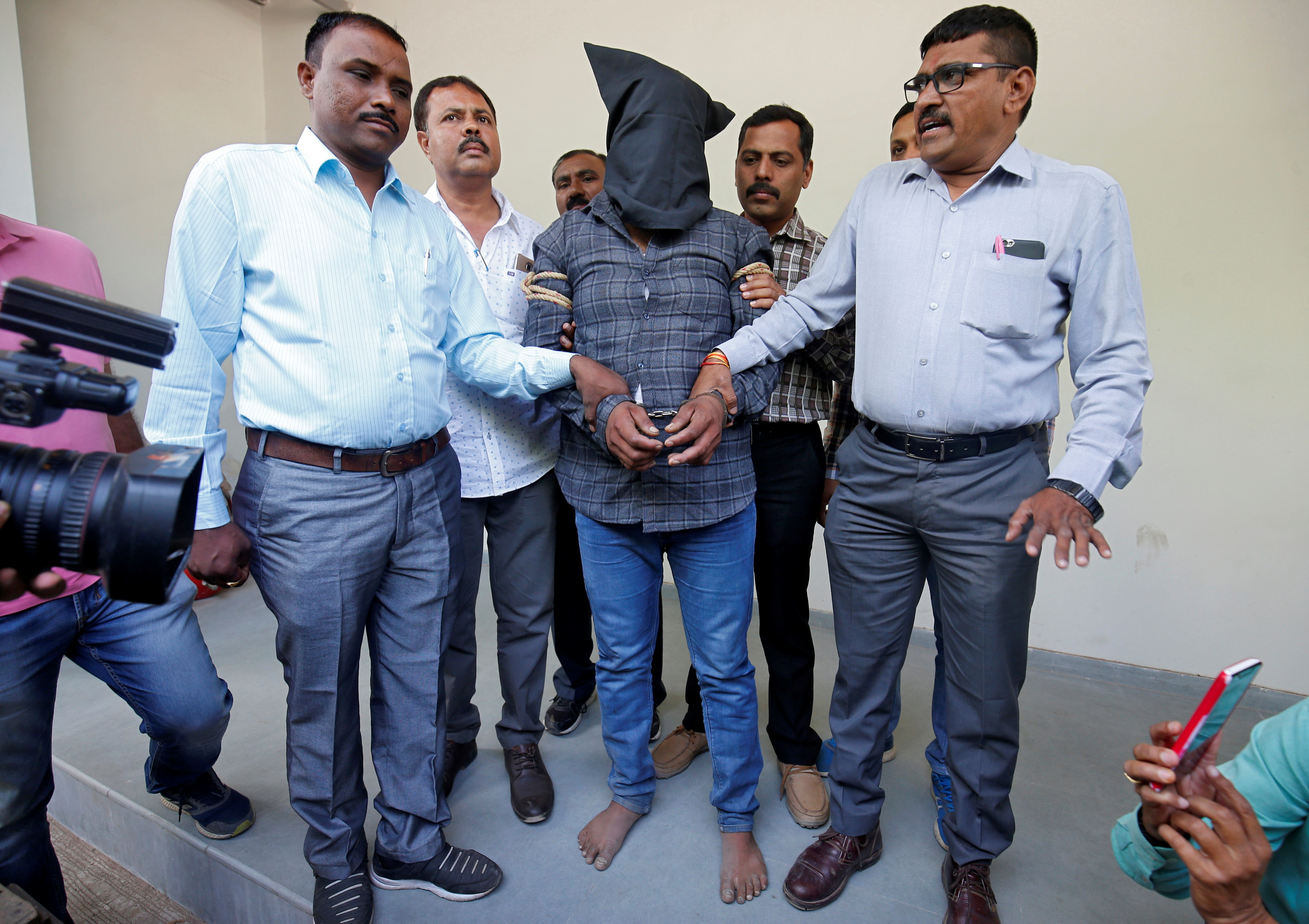  القبض على المتهم باغتصاب وقتل فتاة هندية 