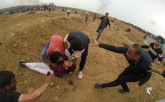 سقوط دماء الطفل الفلسطينى 