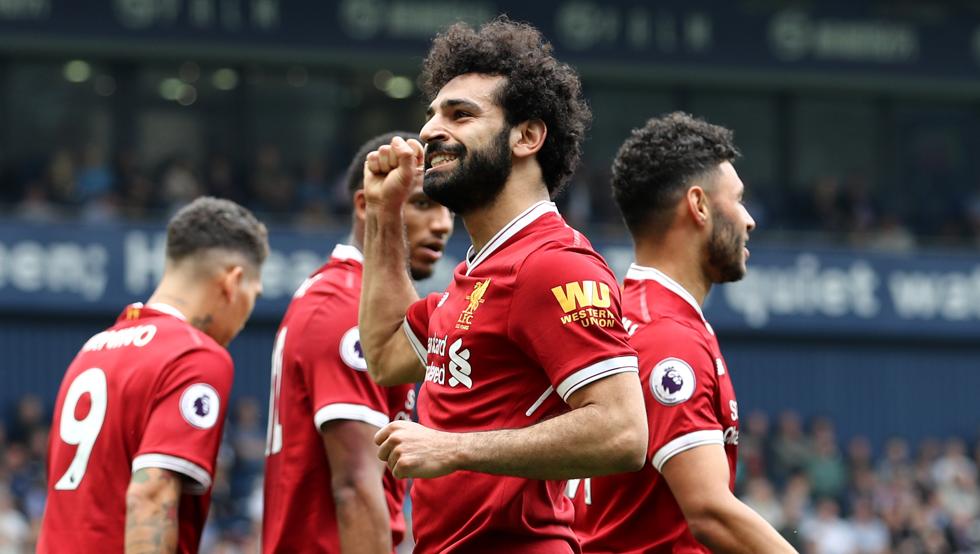 محمد صلاح يحتفل مع جماهير ليفربول محمد صلاح يحتفل مع جماهير ليفربول