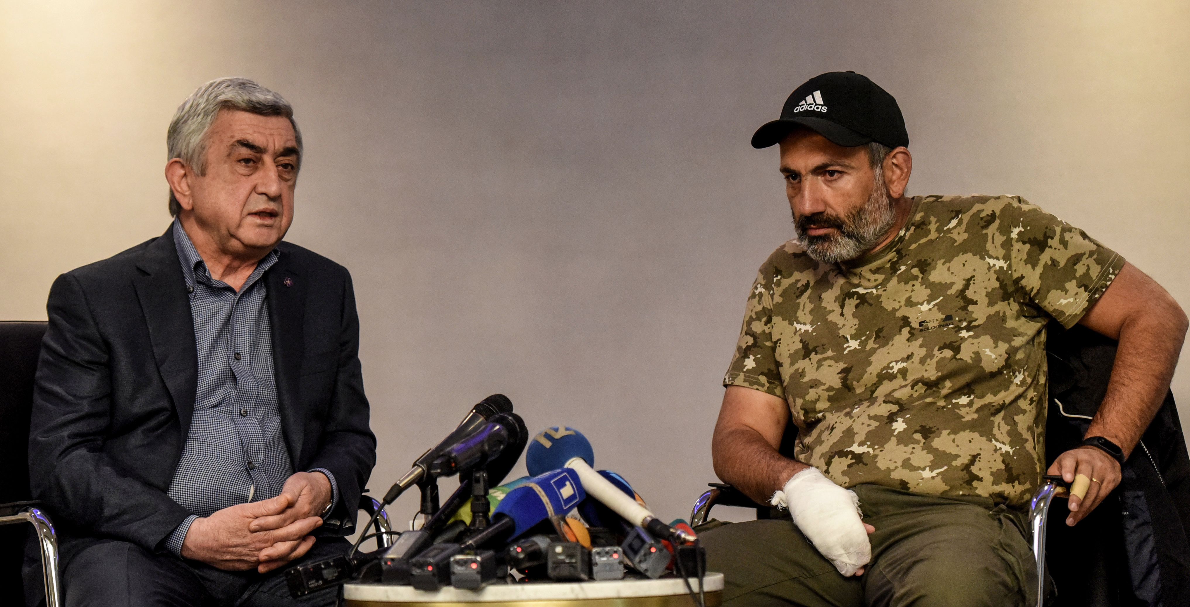 لقاء تليفزيونى بين زعيم المعارضة فى أرمينيا ورئيس الوزراء