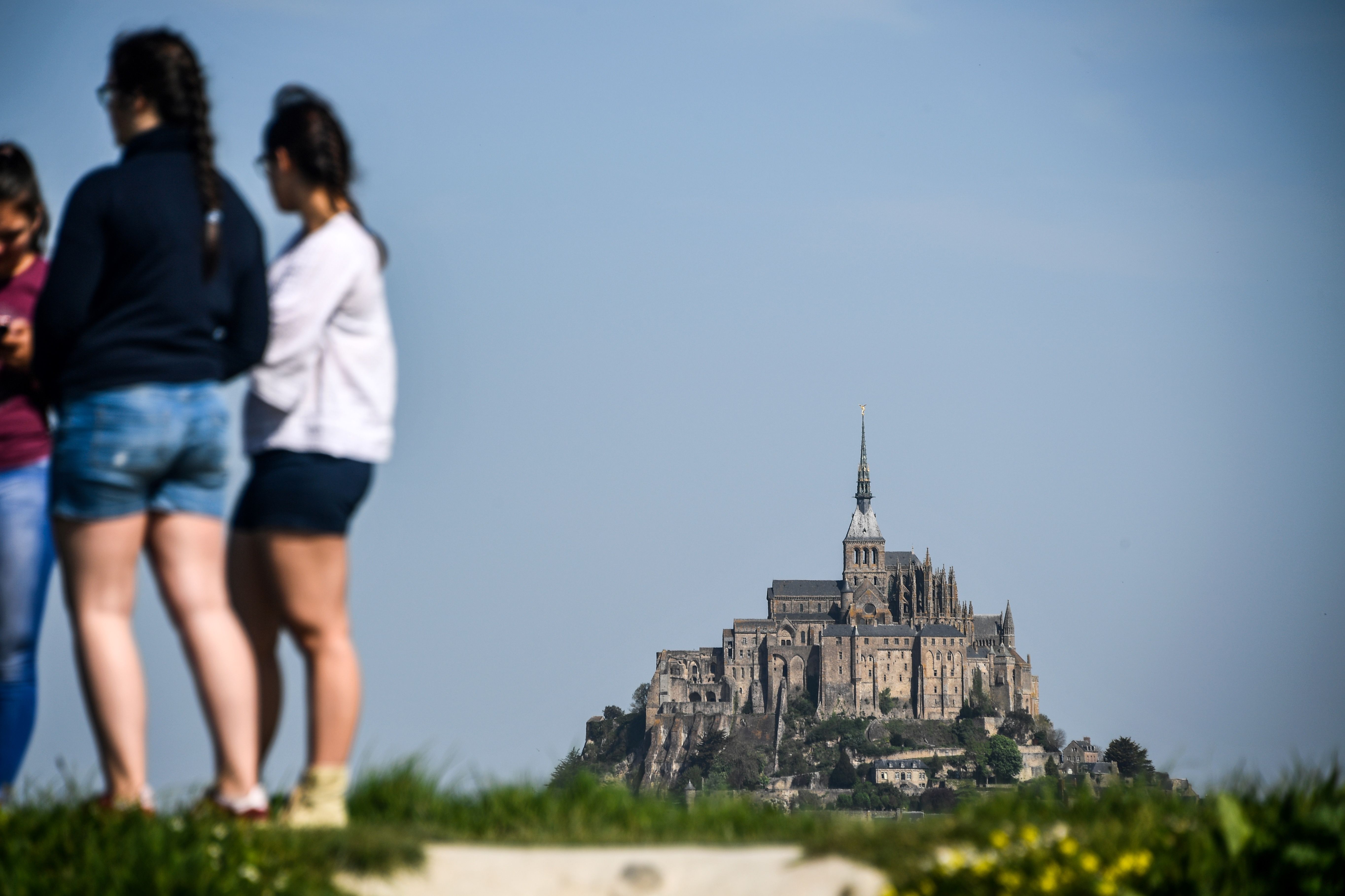 إجلاء سياح من كنيسة شمال فرنسا بسبب تهديد زائر