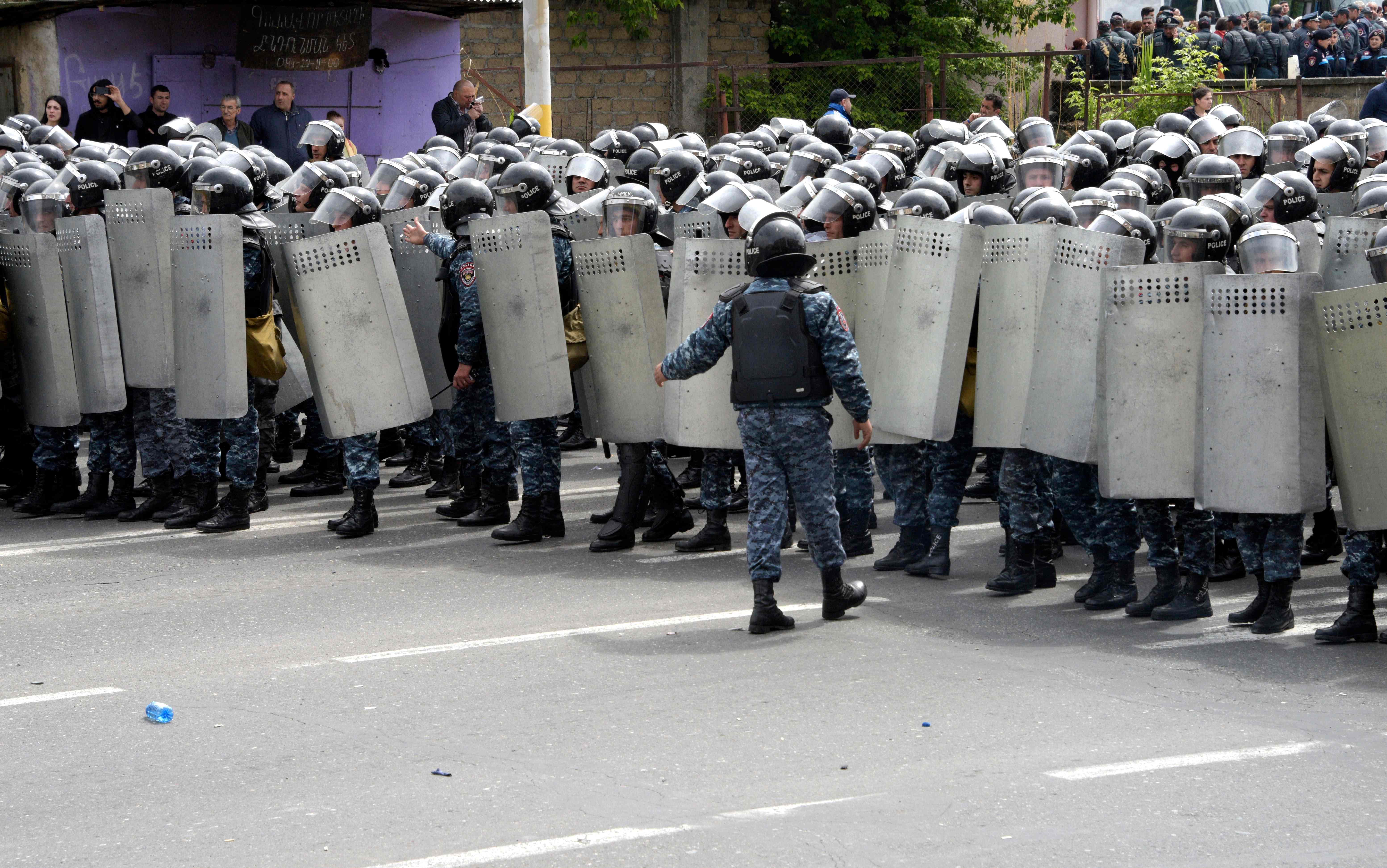 تكثيفات أمنية للشرطة فى شوارع أرمينيا