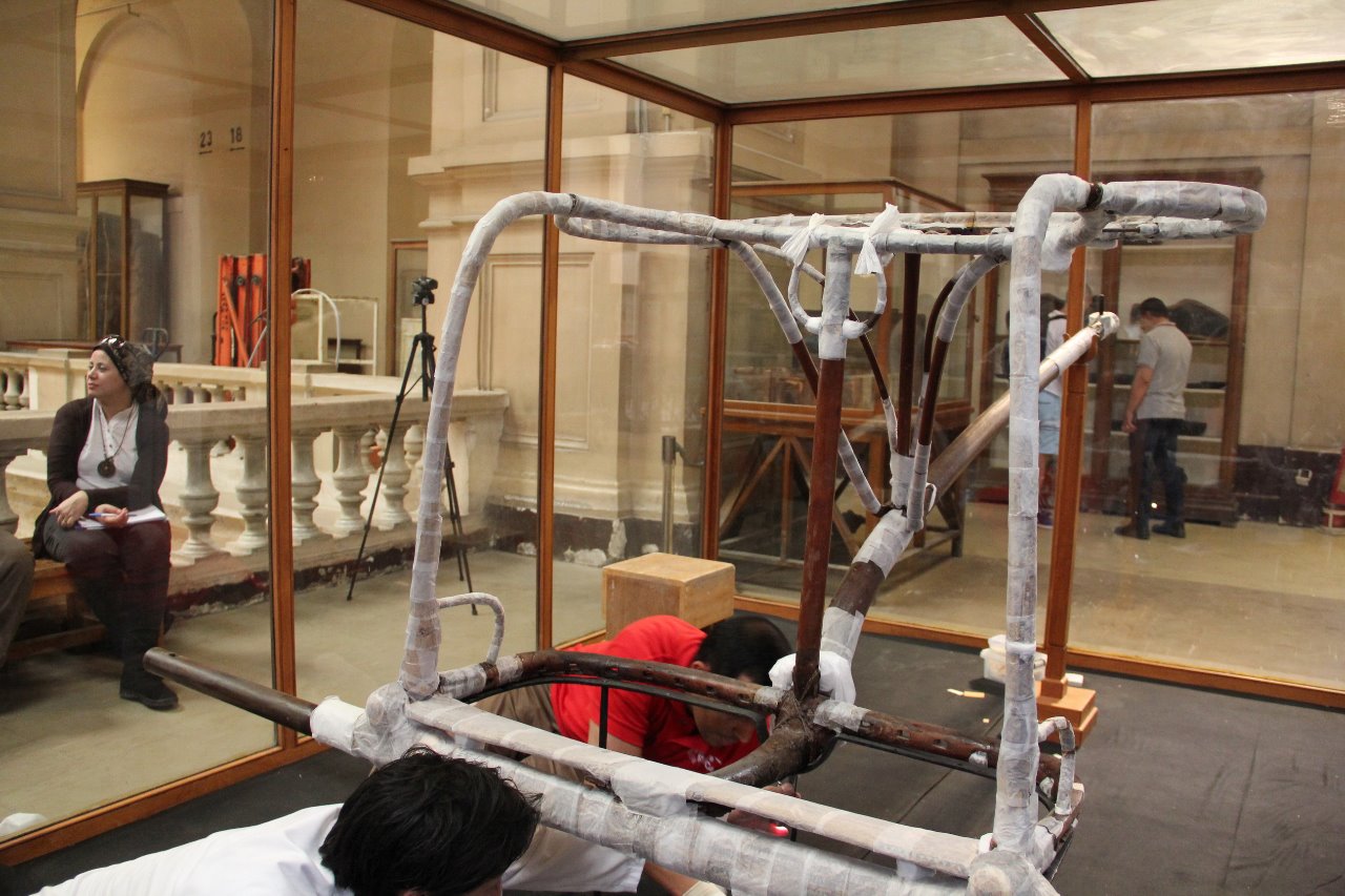 المتحف المصري الكبير يستقبل العجلة الحربية والسرير الجنائزي الثالث للملك توت عنخ آمون (7)