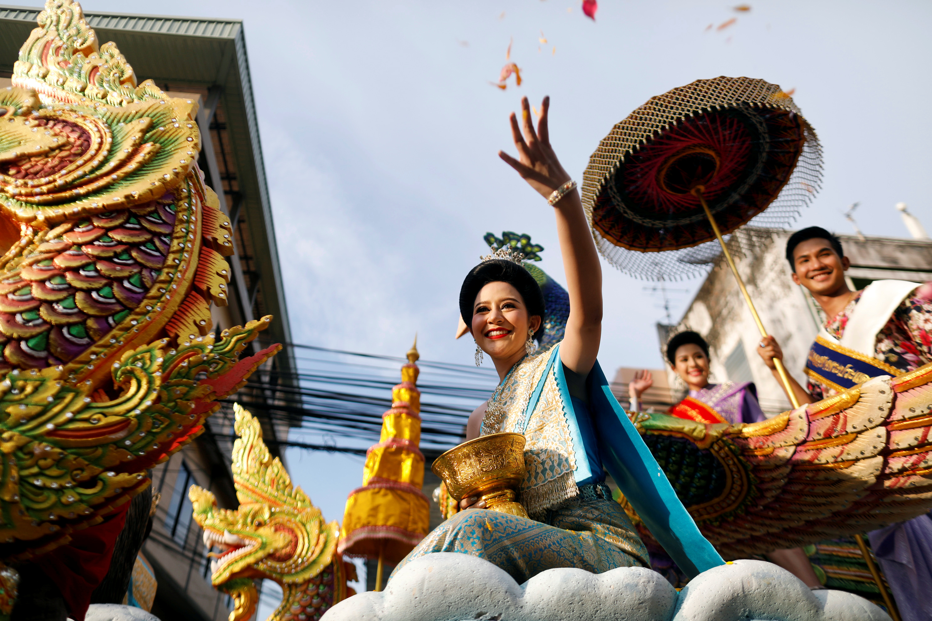 صور الآلاف فى تايلاند يحيون مهرجان يوم الماء اليوم السابع