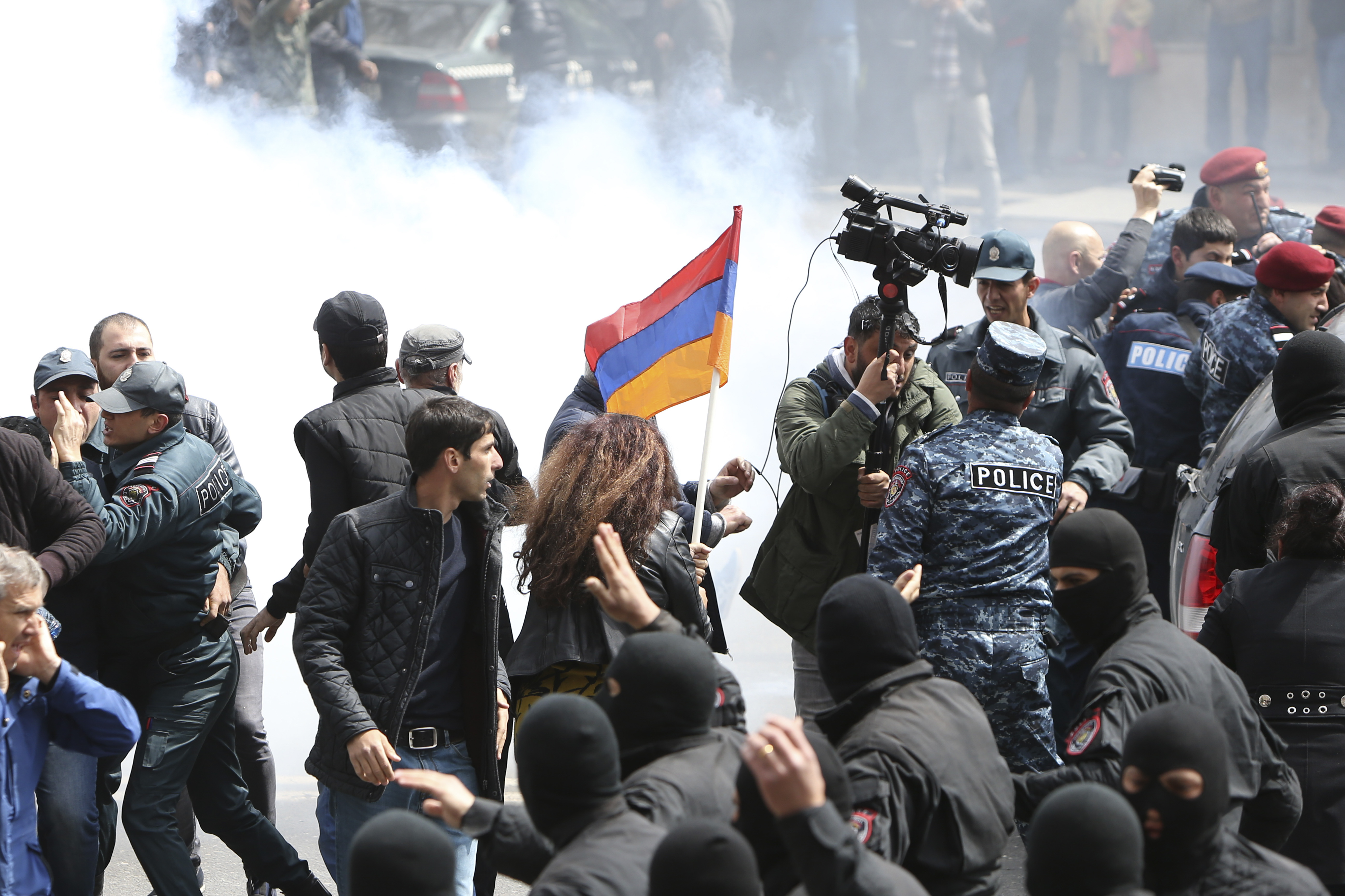 اشتباكات بين الشرطة والمعارضة فى أرمينيا