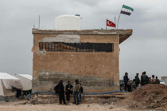 علما سوريا وتركيا فى مخيم للاجئين تحت سيطرة المسلحين