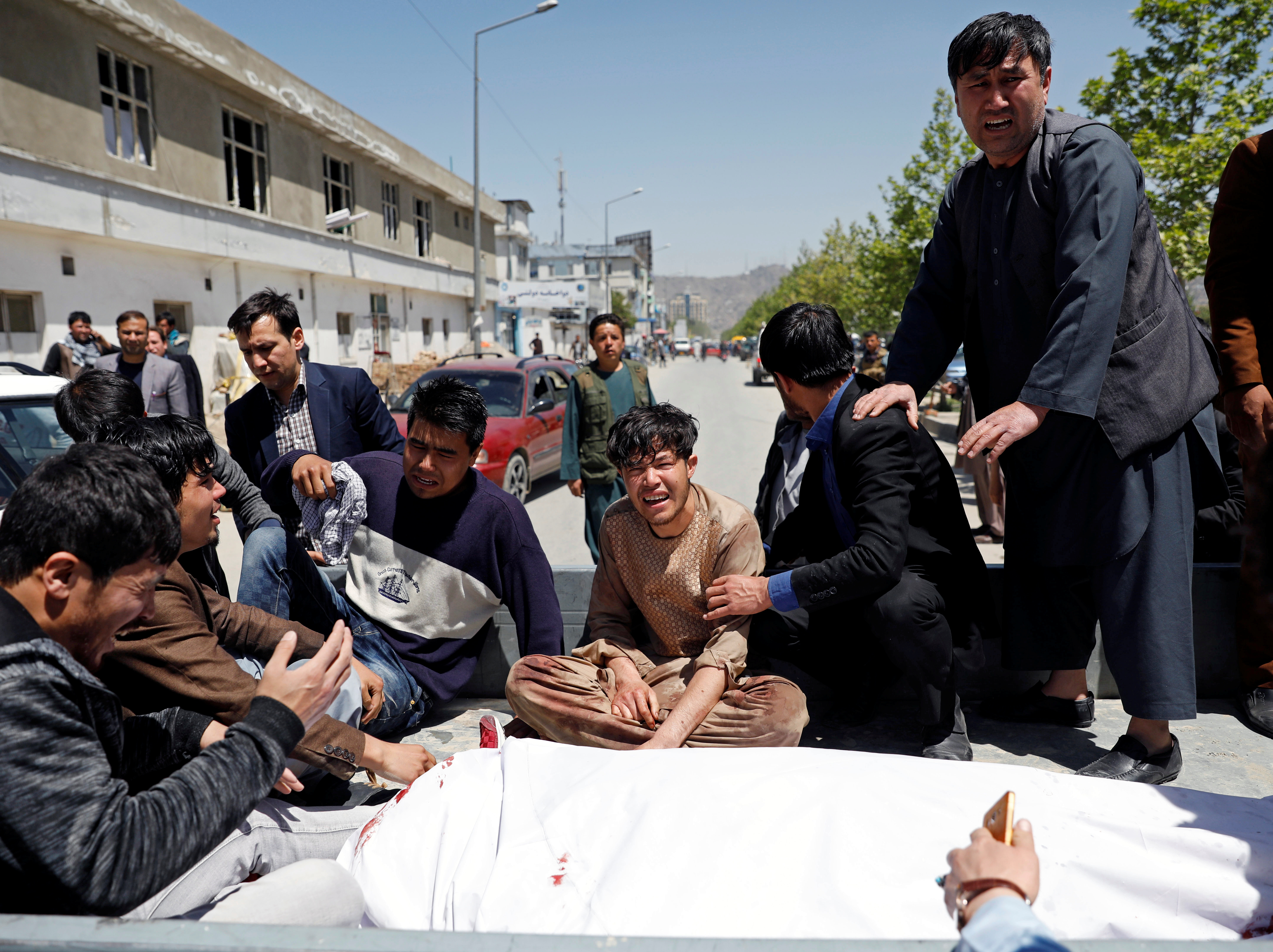 جثمان أحد ضحايا تفجير كابول