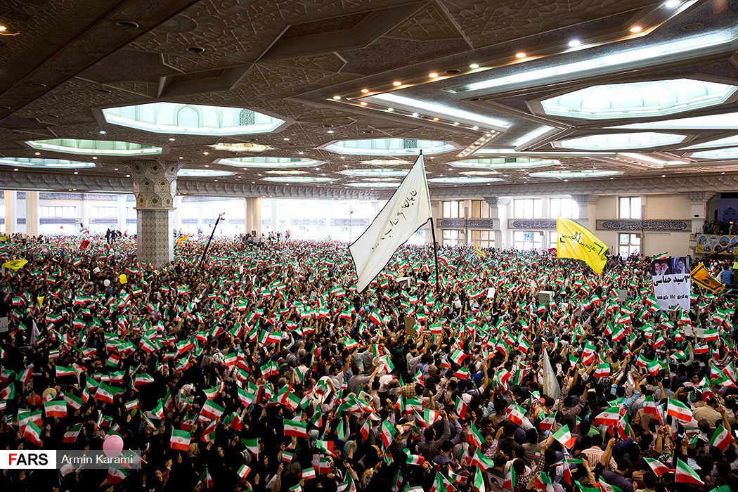 الحشود فى مصلى طهران