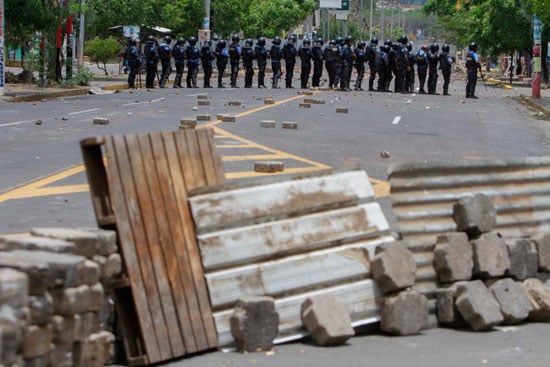 قوات الأمن فى نيكاراجوا  تشتبك مع المتظاهرين