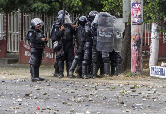 قوات الشرطة فى نيكاراجوا تشتبك مع المتظاهرين