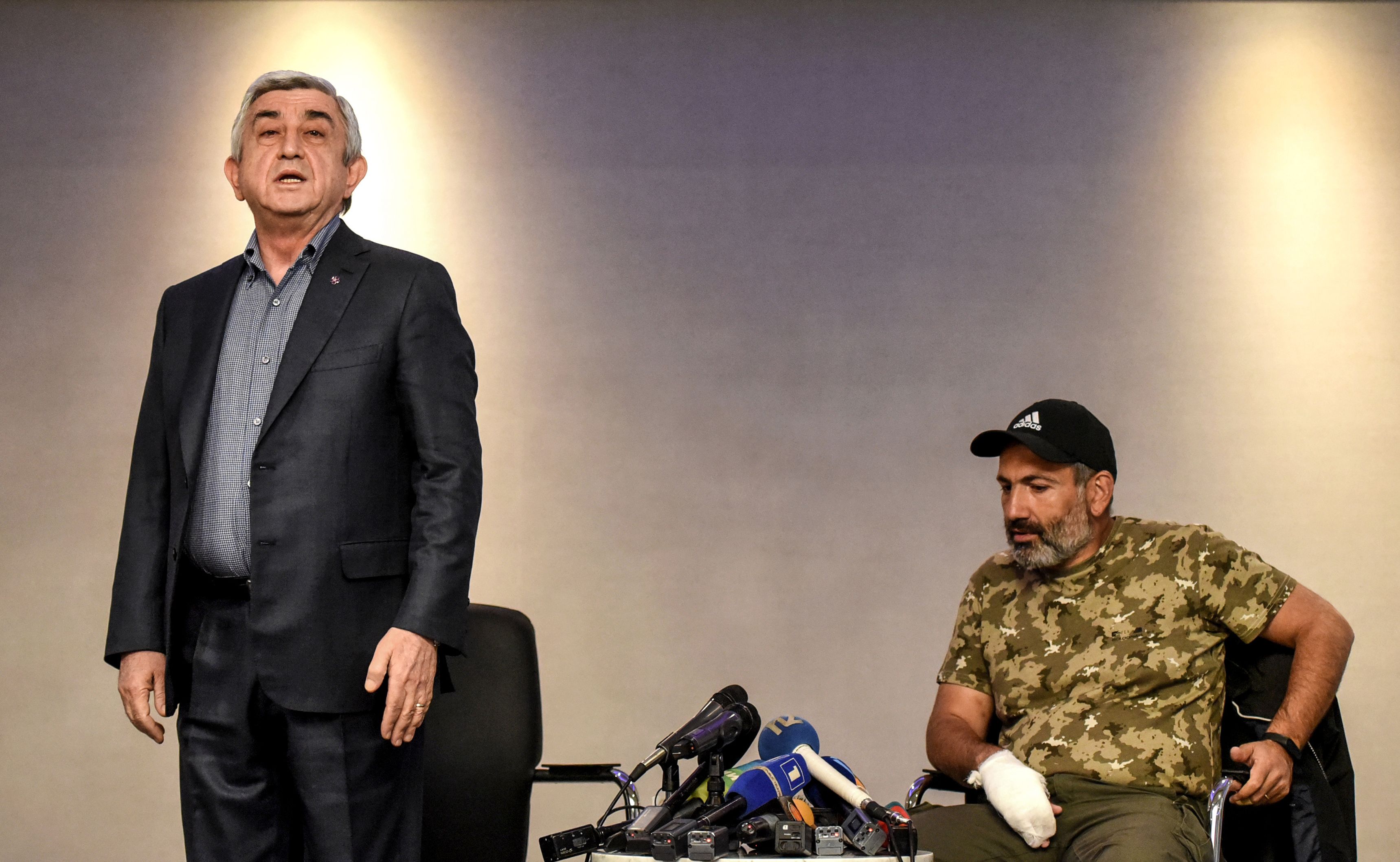 رئيس الوزراء الأرمينى ينسحب من لقاء مع زعيم المعارضة