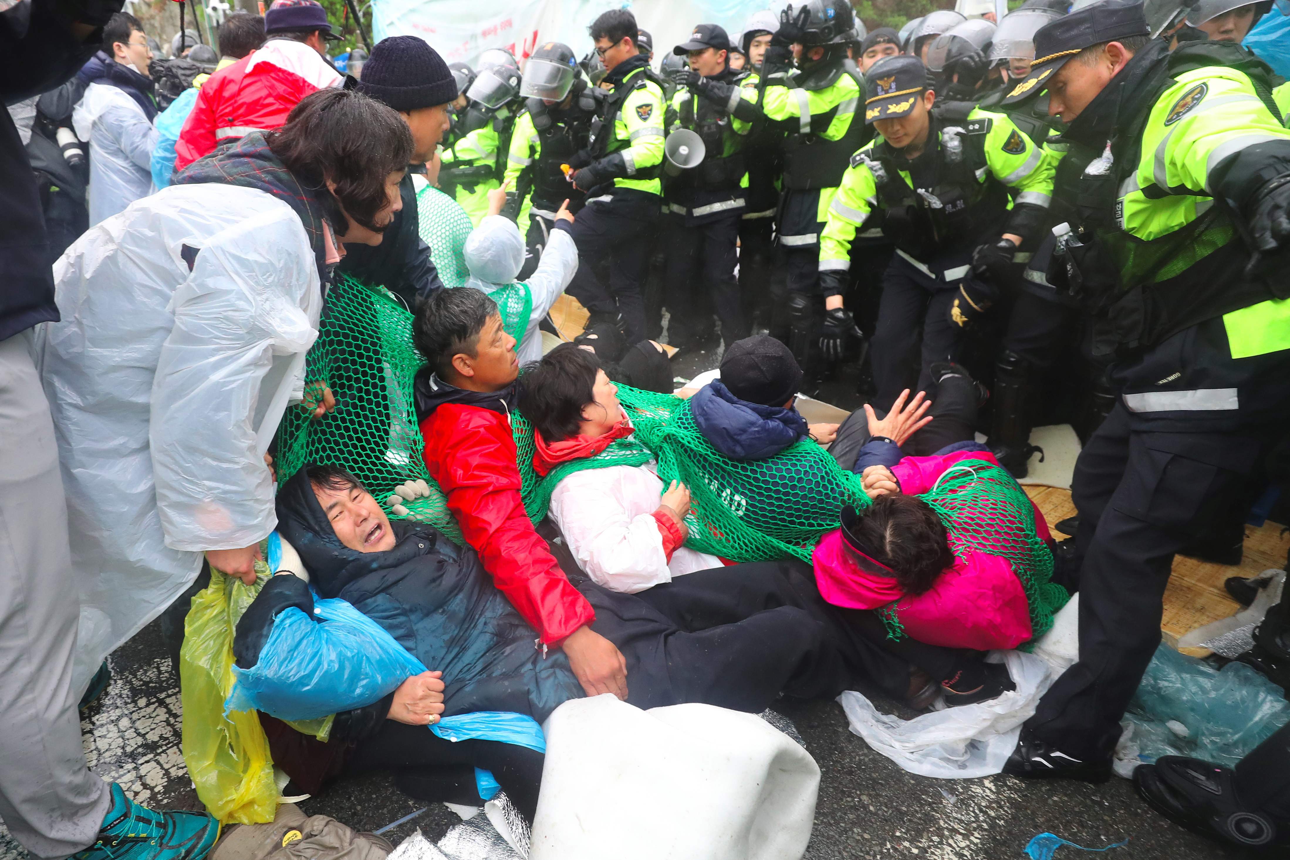 الشرطة تفض مظاهرات بكوريا الجنوبية ضد نشر صواريخ ثاد