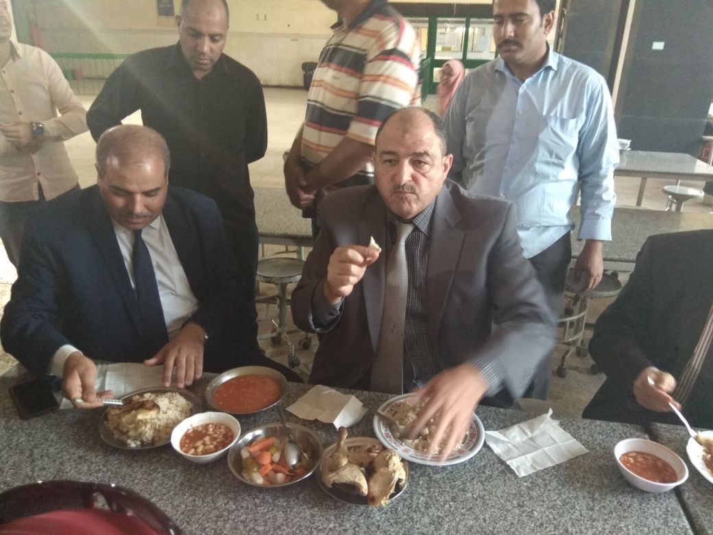 رئيس جامعة الأزهر ونائبيه يتناولون الغداء مع طالبات المدينة الجامعية (5)