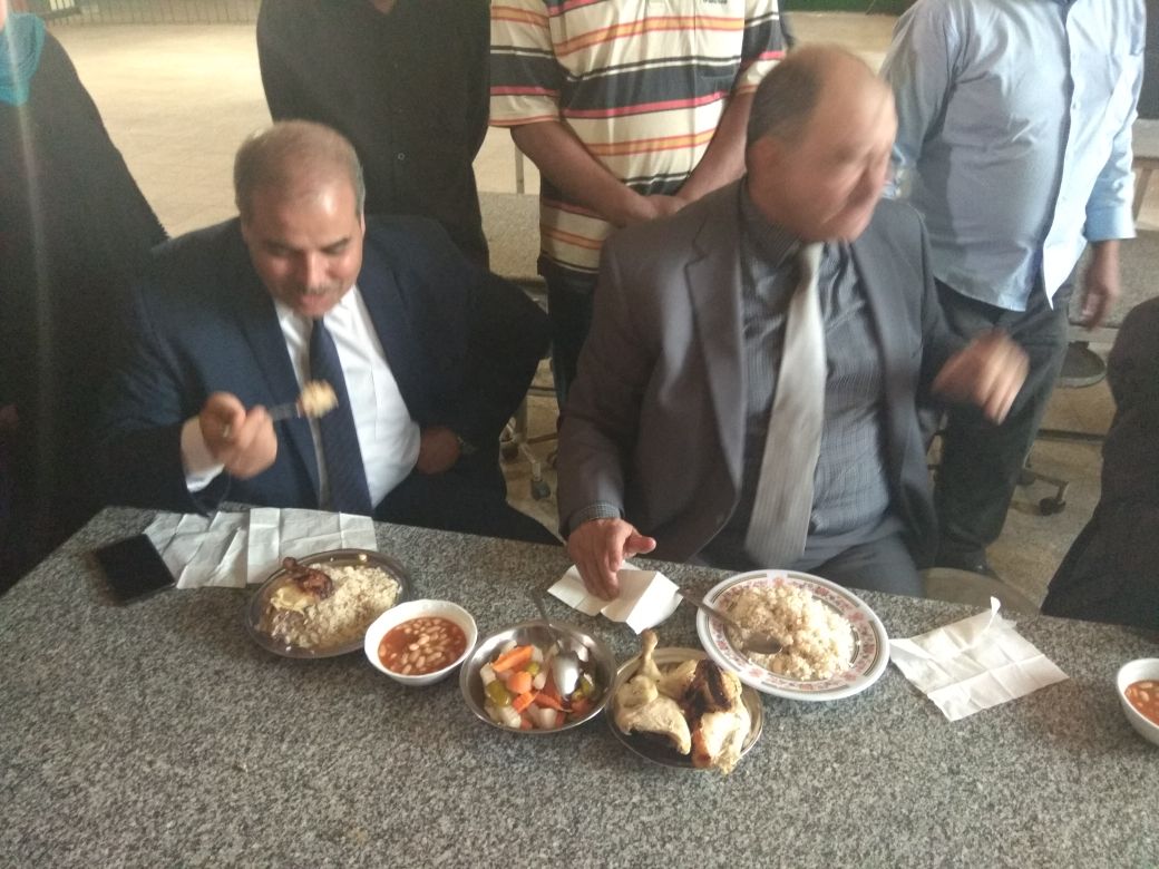 رئيس جامعة الأزهر ونائبيه يتناولون الغداء مع طالبات المدينة الجامعية (6)