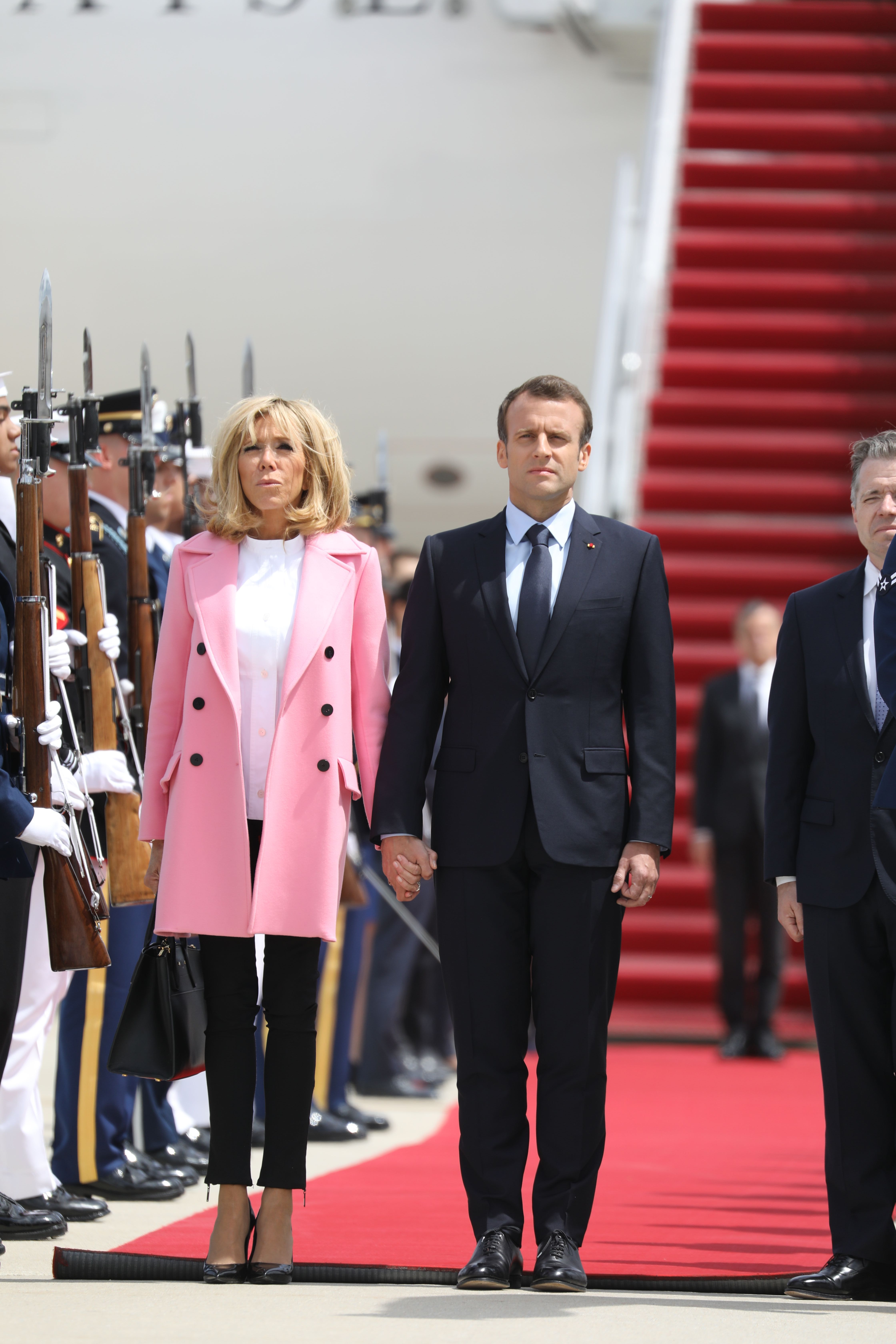 وصول الرئيس الفرنسى برفقة زوجته 
